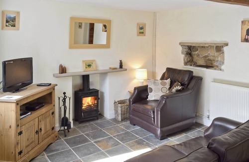 Peak District National Park Cottage | Close to the village centre with many walks and cycle routes from the doorstep.