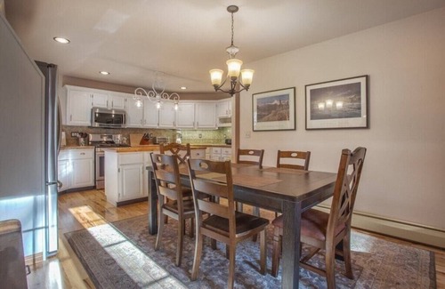 Warrior's Mark West House | Close to town, 4 bd, Pet Friendly, Hot Tub