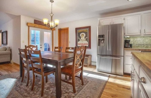 Warrior's Mark West House | Close to town, 4 bd, Pet Friendly, Hot Tub