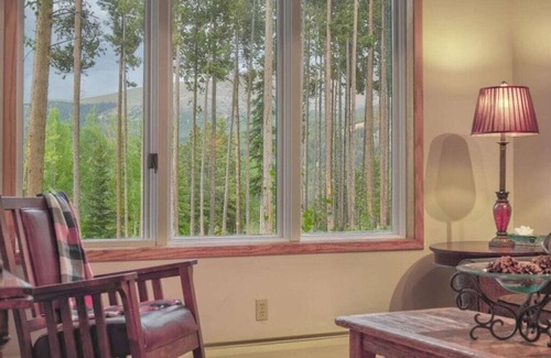 Warrior's Mark West House | Close to town, 4 bd, Pet Friendly, Hot Tub