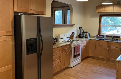 Grass Valley House | Close to town and river country setting home