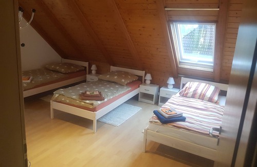 Veitsbronn Apartment | Close to town and yet rural - room up to 7 people on 84 sqm