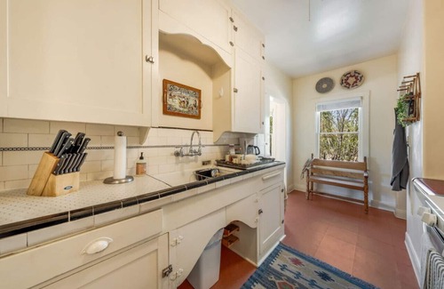 Sam Hughes House | Close to U of A/Patio/Sam Hughes/1 BR 1 BA