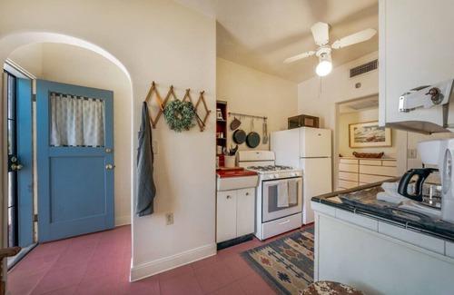 Sam Hughes House | Close to U of A/Patio/Sam Hughes/1 BR 1 BA