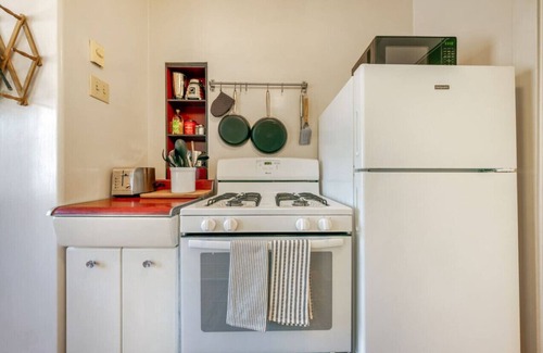 Sam Hughes House | Close to U of A/Patio/Sam Hughes/1 BR 1 BA