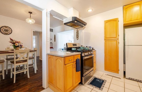 Riverside House | Close to UCR campus! Free parking! King beds!