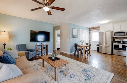 Eau Claire House | Close to USC & Midtown-Downtown - Newly Renovated!