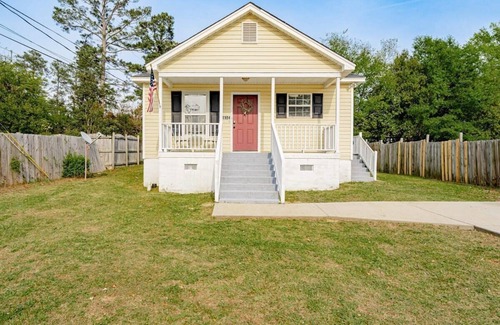 Eau Claire House | Close to USC & Midtown-Downtown - Newly Renovated!