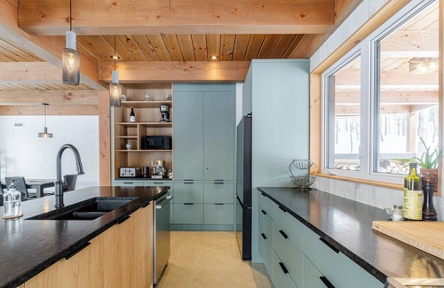 Saint-Raymond Ski Chalet | Close to Vallée-Bras-du-Nord, this new construction offers comfort in nature