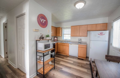 Blacksburg House | Close to VT - 4Bdrm, Sleeps 10