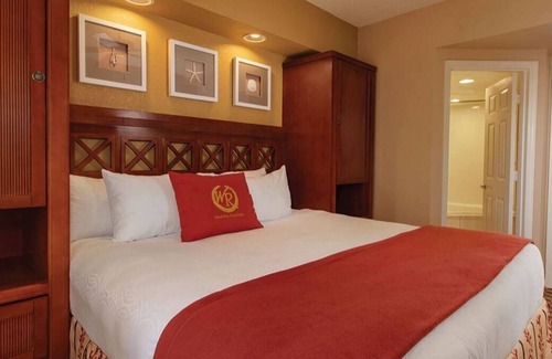West Kissimmee Resort | Close to Walt Disney Resort and many Attractions. Water Park on Site.