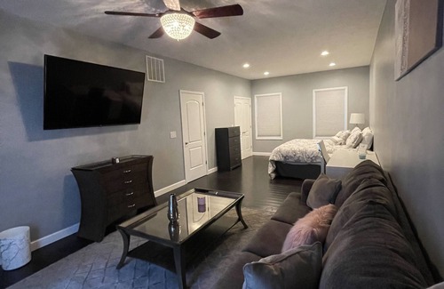 Murphysboro House | *Close to wine trails* Gray House Getaway!