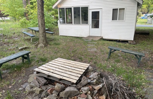 Greentown Cabin | CLOSED FOR THE SEASON! SEE YOU IN 2026!