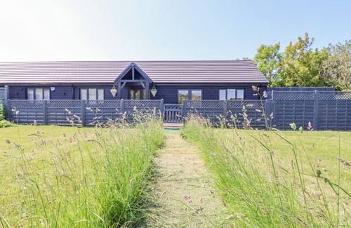 Dagnall Cottage | CLOSEFIELD, romantic, with a garden in Ivinghoe