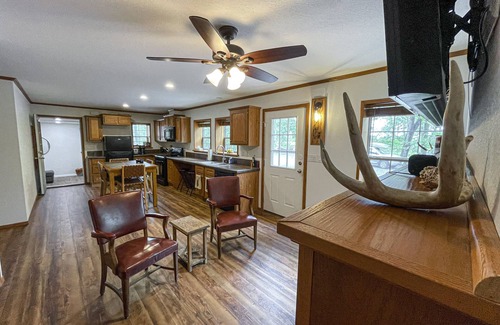 Moravia Cabin | CLOSEST Cabin to Rathbun Lake - Unique Cabin in the WOODS - Sleeps 10!