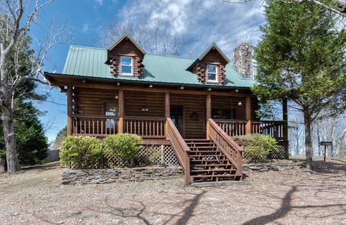 Pine Mountain Cabin | Closest Cabin to Mountain Top Pool!