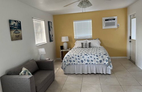 Saint James City Apartment | Closest Inn to Deep Water in St James City. Perfect for monthly rental!
