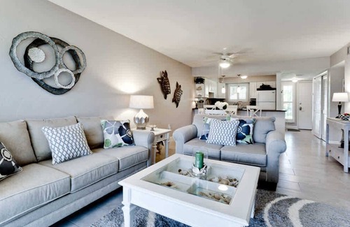 Bradenton Beach Condo | Closest to Pool Pickleball/Tennis Beach Access