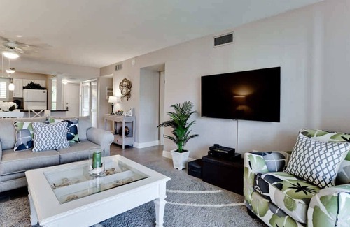 Bradenton Beach Condo | Closest to Pool Pickleball/Tennis Beach Access