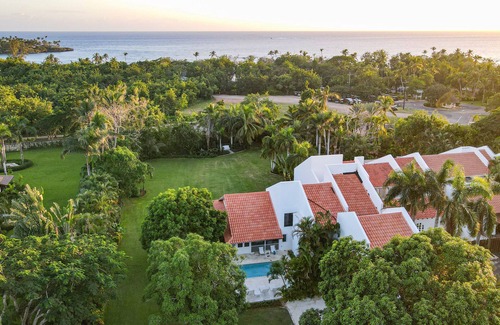 Casa de Campo Villa | Closest villa in Casa to Minitas Beach with private pool, garden, screened patio