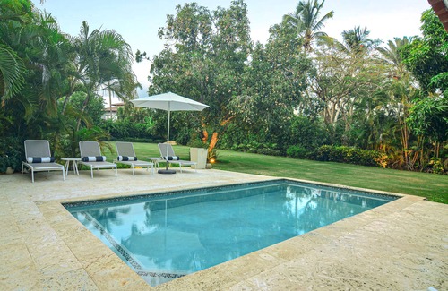 Casa de Campo Villa | Closest villa in Casa to Minitas Beach with private pool, garden, screened patio