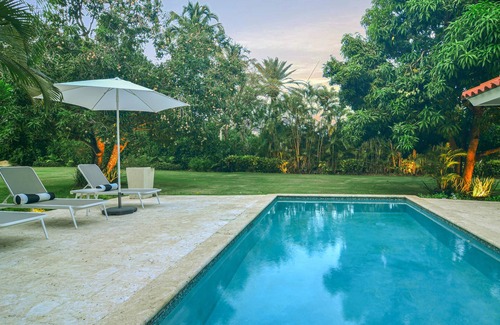 Casa de Campo Villa | Closest villa in Casa to Minitas Beach with private pool, garden, screened patio