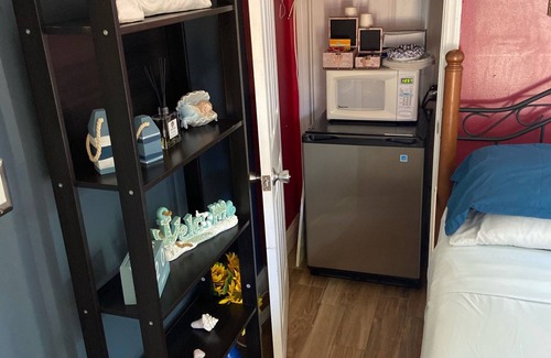 Fort Lauderdale Bed & Breakfast | Clothes optional Tranquil Private room Paradise. In Fort Lauderdale. LGBTQ+ ❤️