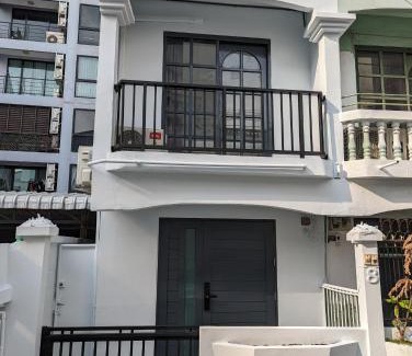 Khlong Ton Sai House | Cloud9 Hometel - Entire House 3BR 170m to BTS Private Quiet & Comfy
