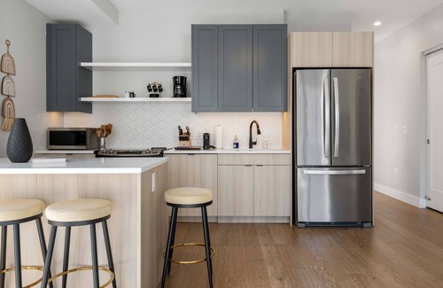 Gold Coast Apartment | Cloud9 | Near Goudy Square Park | The Goldberg
