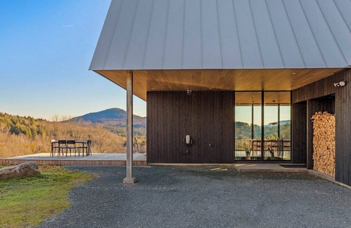 Brownsville Cabin | Cloudborne Cabin: 22 acres of luxury by Woodstock