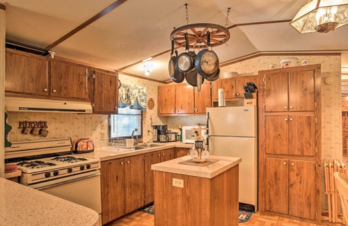 Cloudcroft Cabin | Cloudcroft Cabin w/Deck: Near Skiing & Fishing!