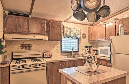 Cloudcroft Cabin | Cloudcroft Cabin w/Deck: Near Skiing & Fishing!