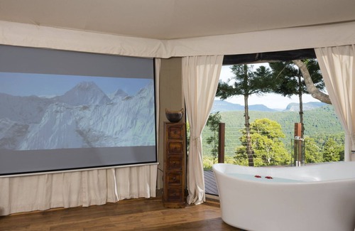 Beechmont Ski Chalet | Clouds Safari - Tent in the clouds