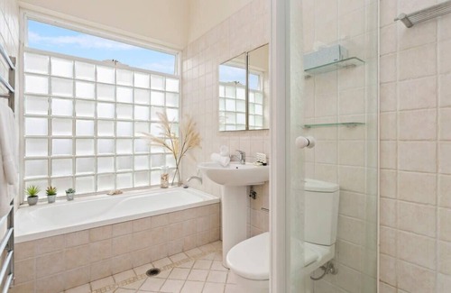 Clovelly House | Clovelly Beach House – Sea, Sand and Exclusivity