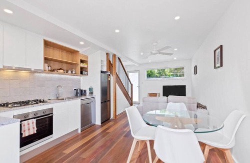 Clovelly House | Clovelly Beachside View
