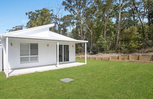 St. Georges Basin House | Clovelly - Pet friendly 3 bedroom home - Book 3 nights, pay for 2!