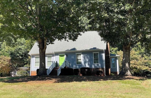 South Belmont House | Clover Cottage: Charming 3-bedroom house in delightful Belmont