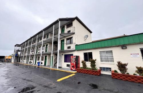 South Richmond Hotel | Cloverleaf Motel by Belvilla Richmond near Turnpike