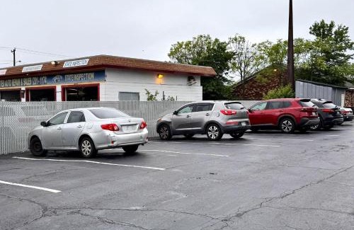 South Richmond Hotel | Cloverleaf Motel by Belvilla Richmond near Turnpike