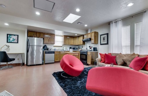 Midtown Apartment | [CLR 18]Sunny Midtown 10 Window One bedroom Apartment, In the Hipster epicenter of OKC.