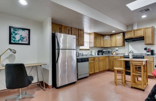 Midtown Apartment | [CLR 18]Sunny Midtown 10 Window One bedroom Apartment, In the Hipster epicenter of OKC.