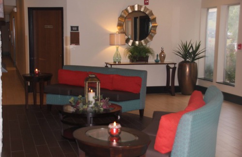 Merry Oaks Hotel | Club - Hotel Nashville Inn & Suites