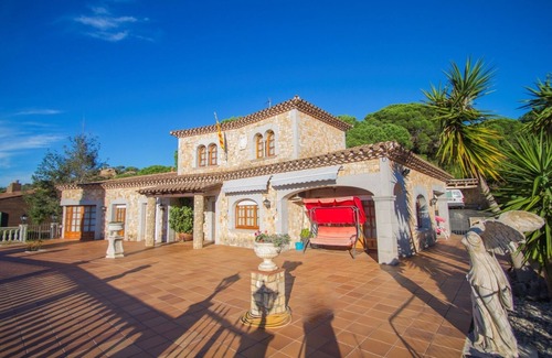 Sant Feliu de Guixols Villa | Club Villamar - Fantastic Villa with covered pool ,jacuzzi in the same pool,wifi and a fantastic .