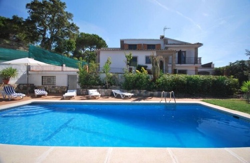 Vidreres Villa | Club Villamar - A fantastic, fully detached villa close to the Mediterranean Sea for 14 people.