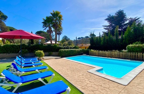 Vidreres Villa | Club Villamar - Enjoy your private pool in the 14 person villa near Lloret de Mar!