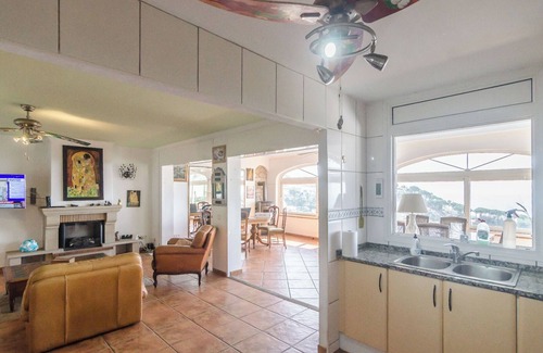 Lloret de Mar Villa | Club Villamar - Homely Spanish holiday villa with private pool and fixed barbecue located near th.