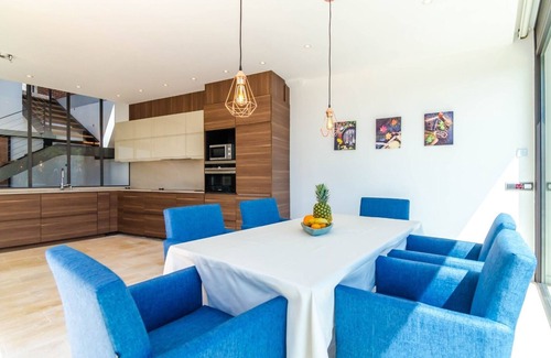 Tossa de Mar Villa | Club Villamar - Rosalicia is a luxurious villa with a private pool, located on a quiet street 80.