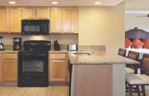 Survey Creek Condo | Club Wyndham Palm-Aire Resort 2br ~ Sunday check-in