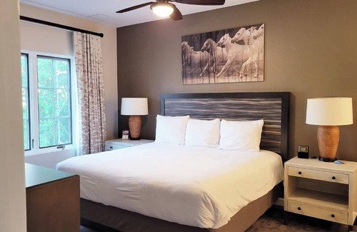 Downtown San Antonio Resort | Club Wyndham La Cascada