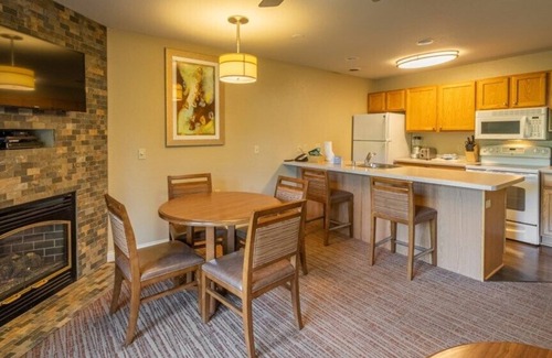 Lake Delton Condo | Club Wyndham Tamarack - Comfy 1 Bedroom